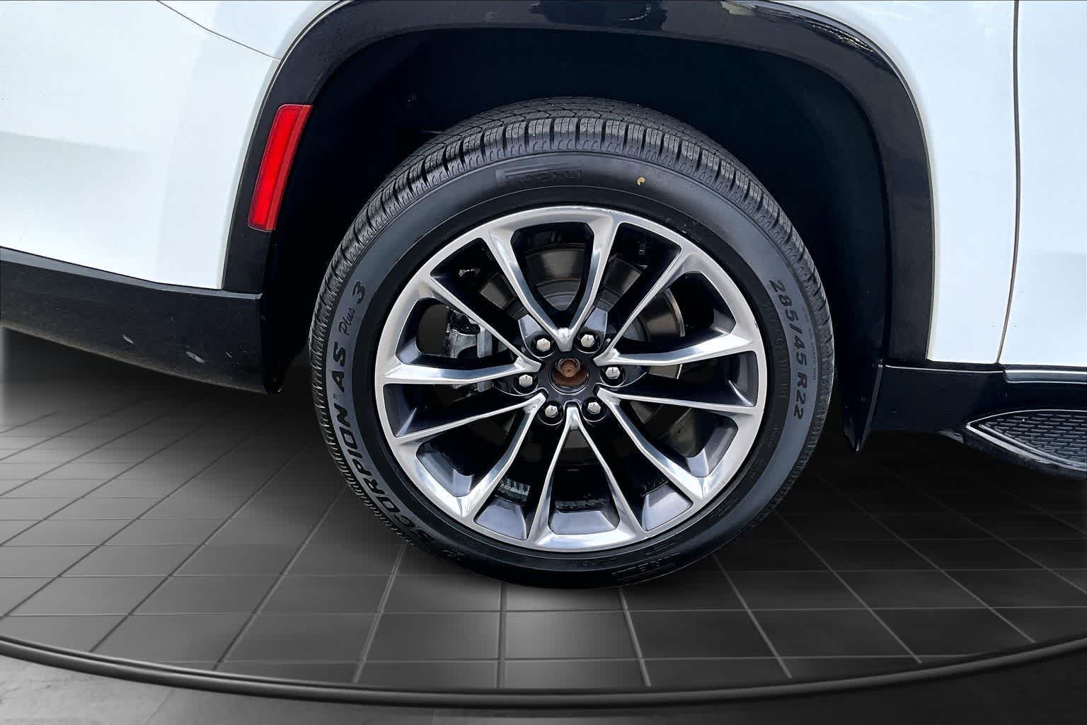 Thumbnail: 2023 Jeep Wagoneer - 35