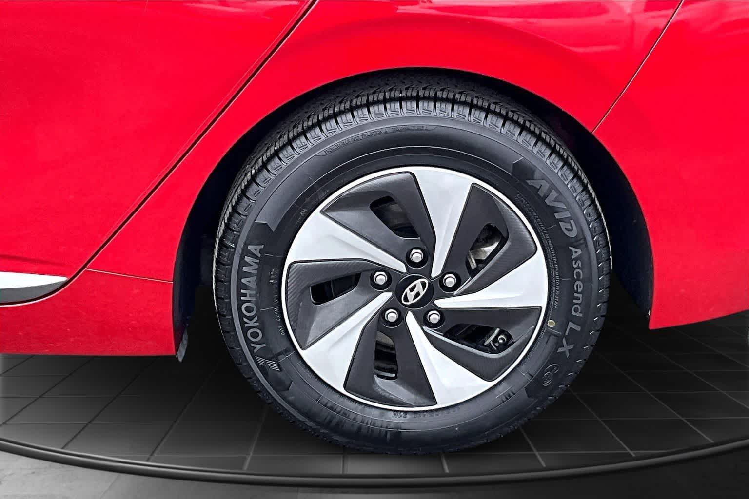 Thumbnail: 2019 Hyundai Ioniq - 36