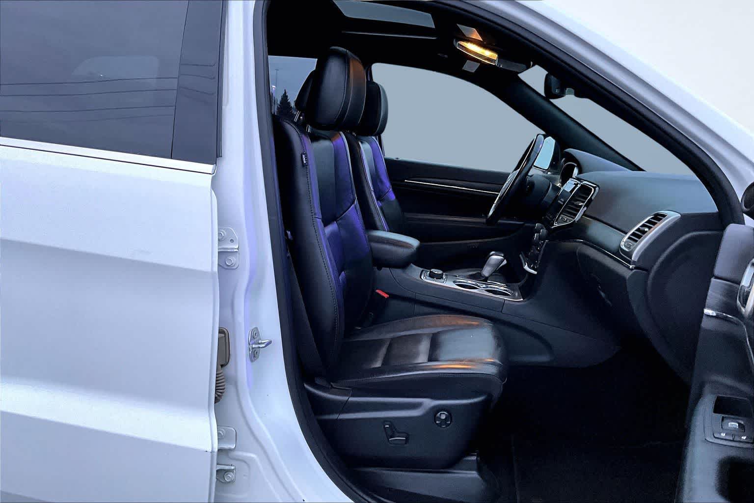 Thumbnail: 2021 Jeep Grand Cherokee - 14