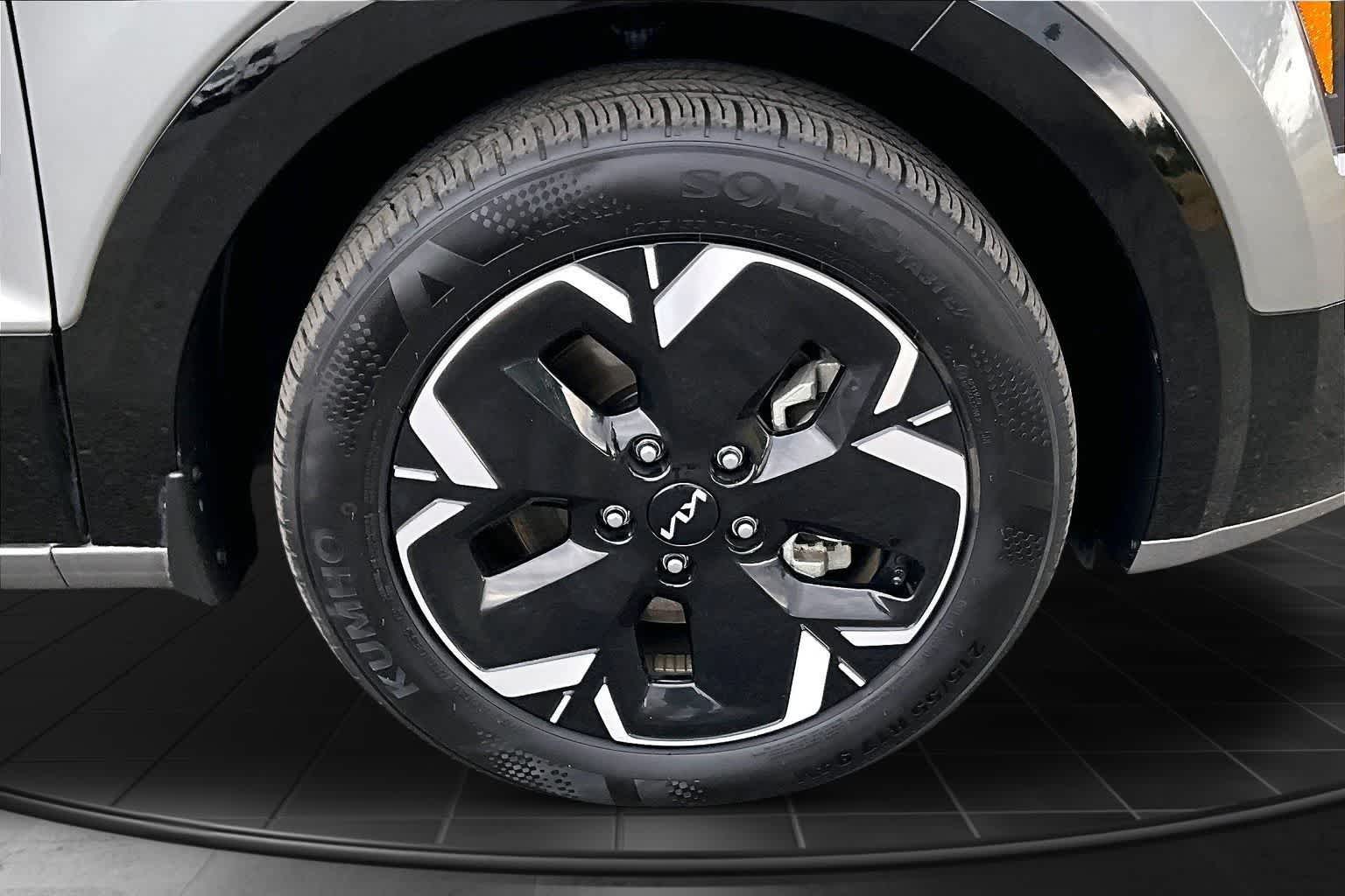 Thumbnail: 2024 Kia Niro - 34