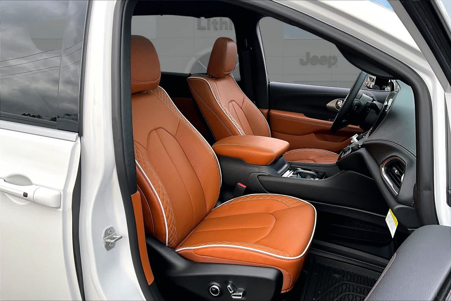 Thumbnail: 2026 Chrysler Pacifica - 14