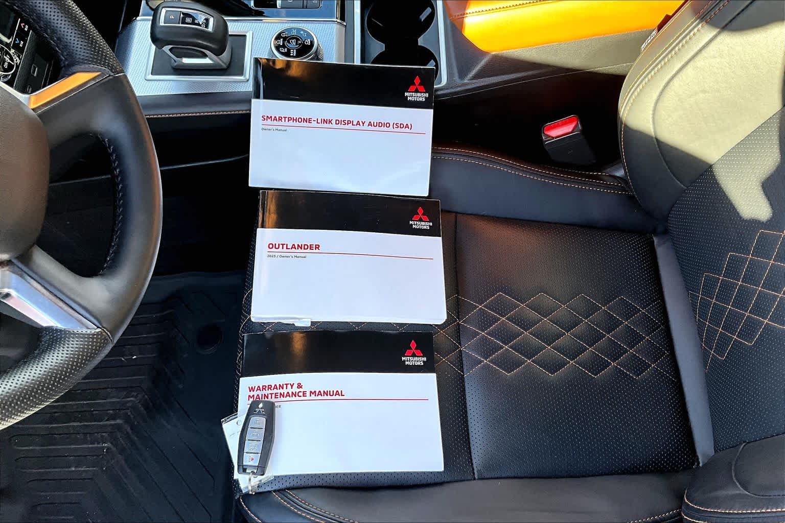 Thumbnail: 2023 Mitsubishi Outlander - 20