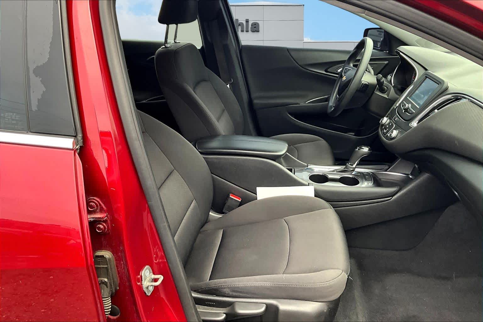 Thumbnail: 2018 Chevrolet Malibu - 14