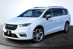 2026 Chrysler Pacifica Pinnacle Passenger Van