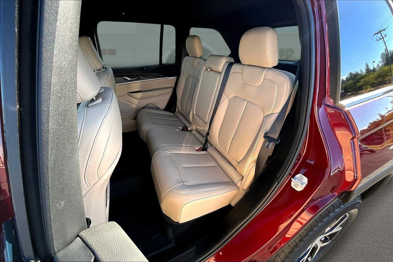 Thumbnail: 2025 Jeep Grand Cherokee - 13