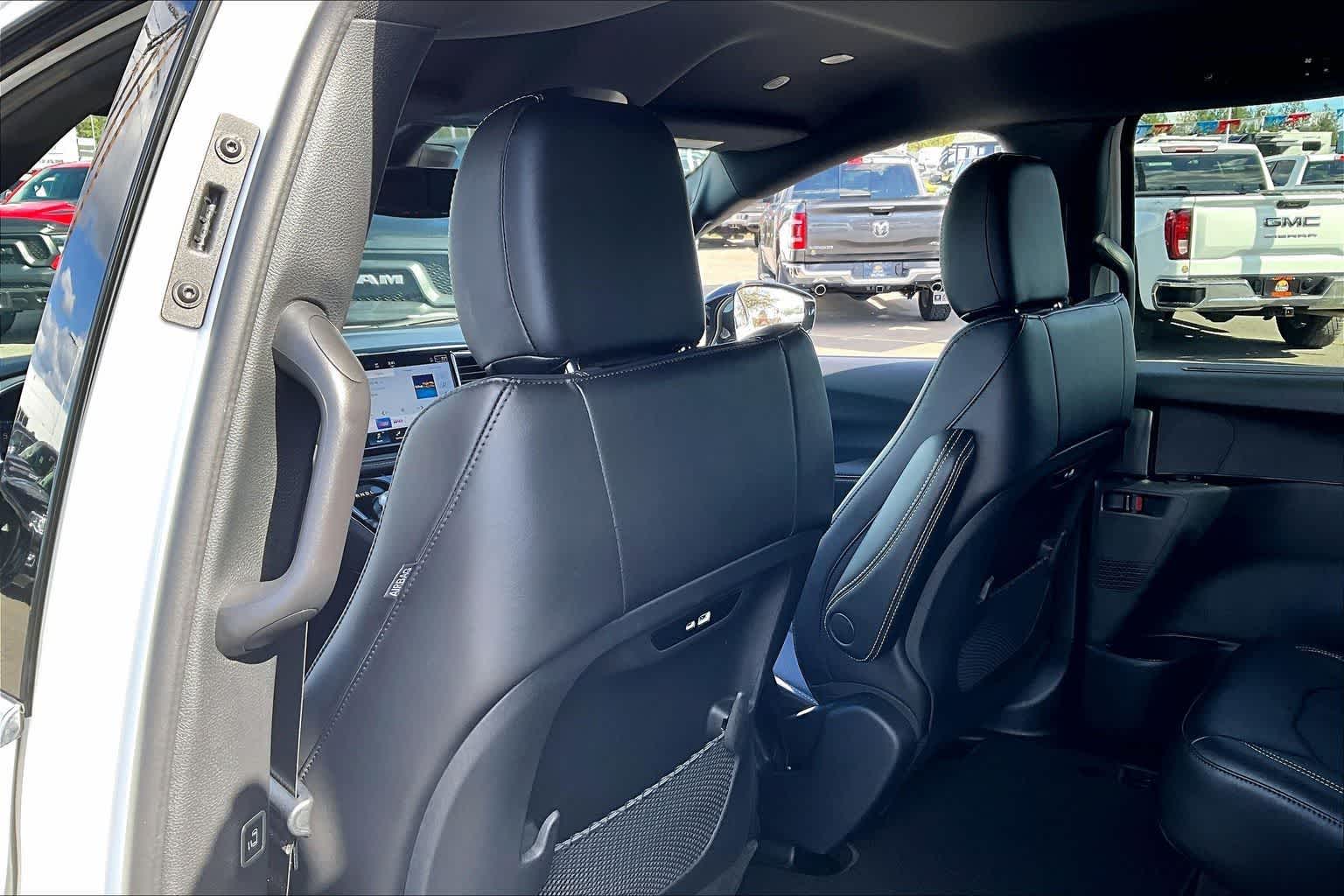 Thumbnail: 2026 Chrysler Pacifica - 12