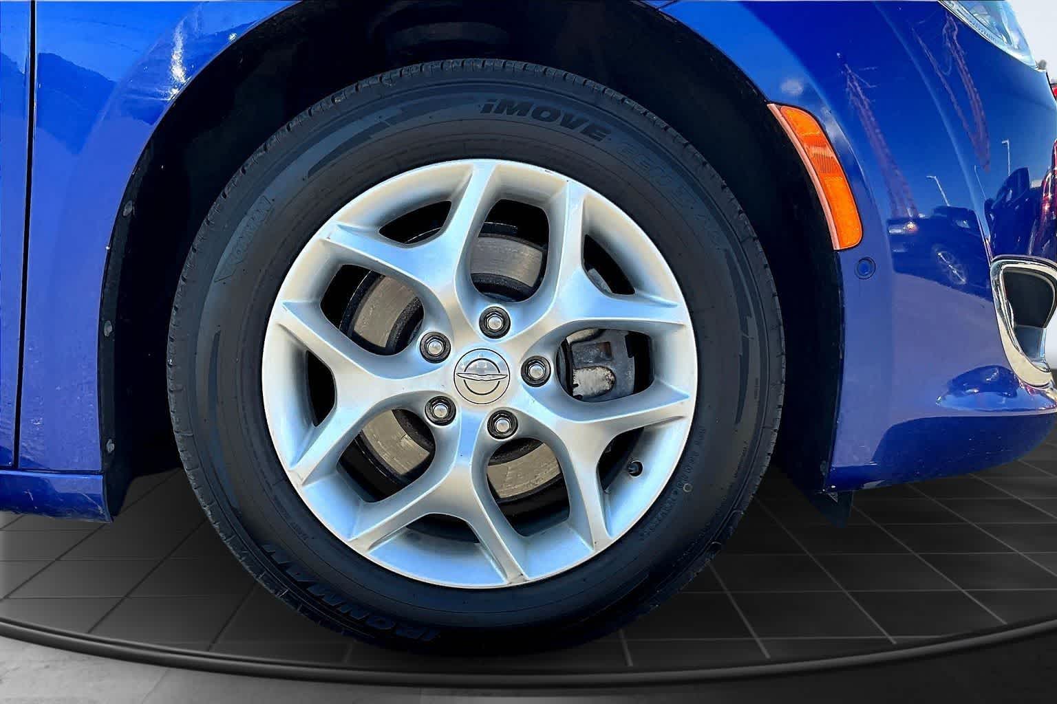 Thumbnail: 2020 Chrysler Pacifica - 34