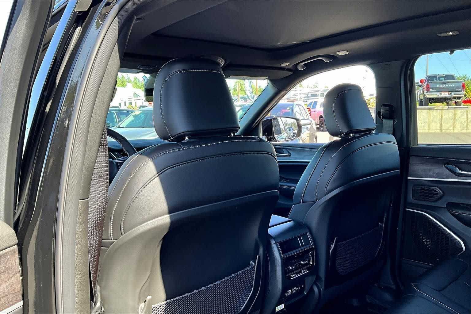 Thumbnail: 2025 Jeep Grand Cherokee - 13