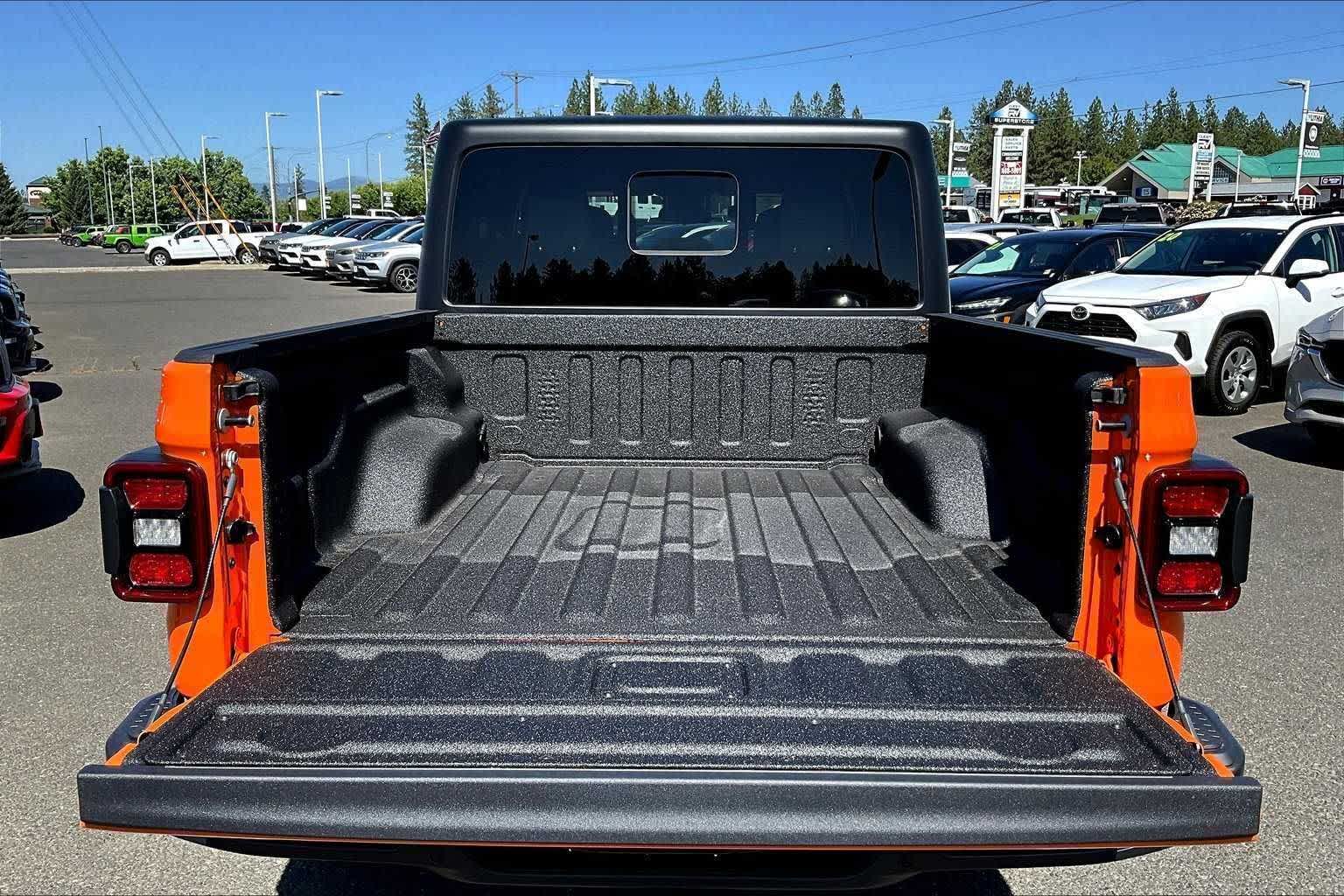 Thumbnail: 2025 Jeep Gladiator - 20