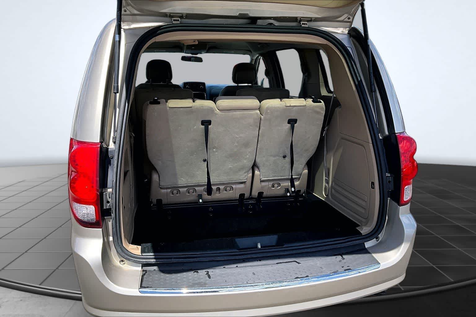 Thumbnail: 2013 Dodge Grand Caravan - 19