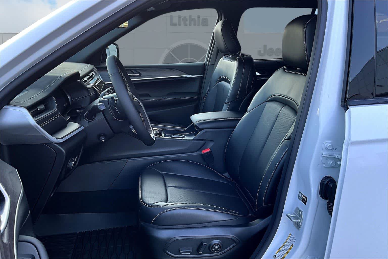 Thumbnail: 2025 Jeep Grand Cherokee - 11