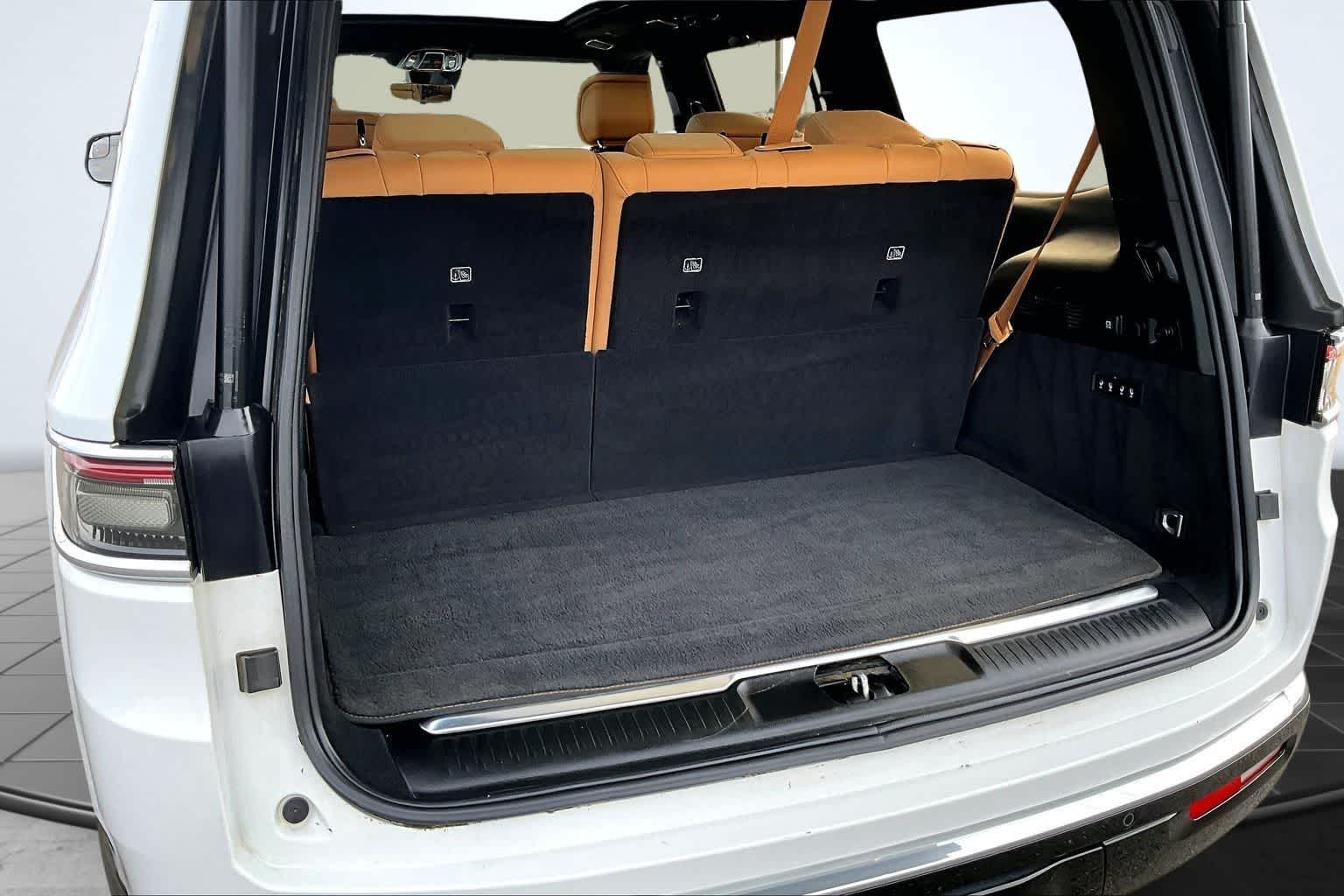 Thumbnail: 2023 Jeep Grand Wagoneer - 19