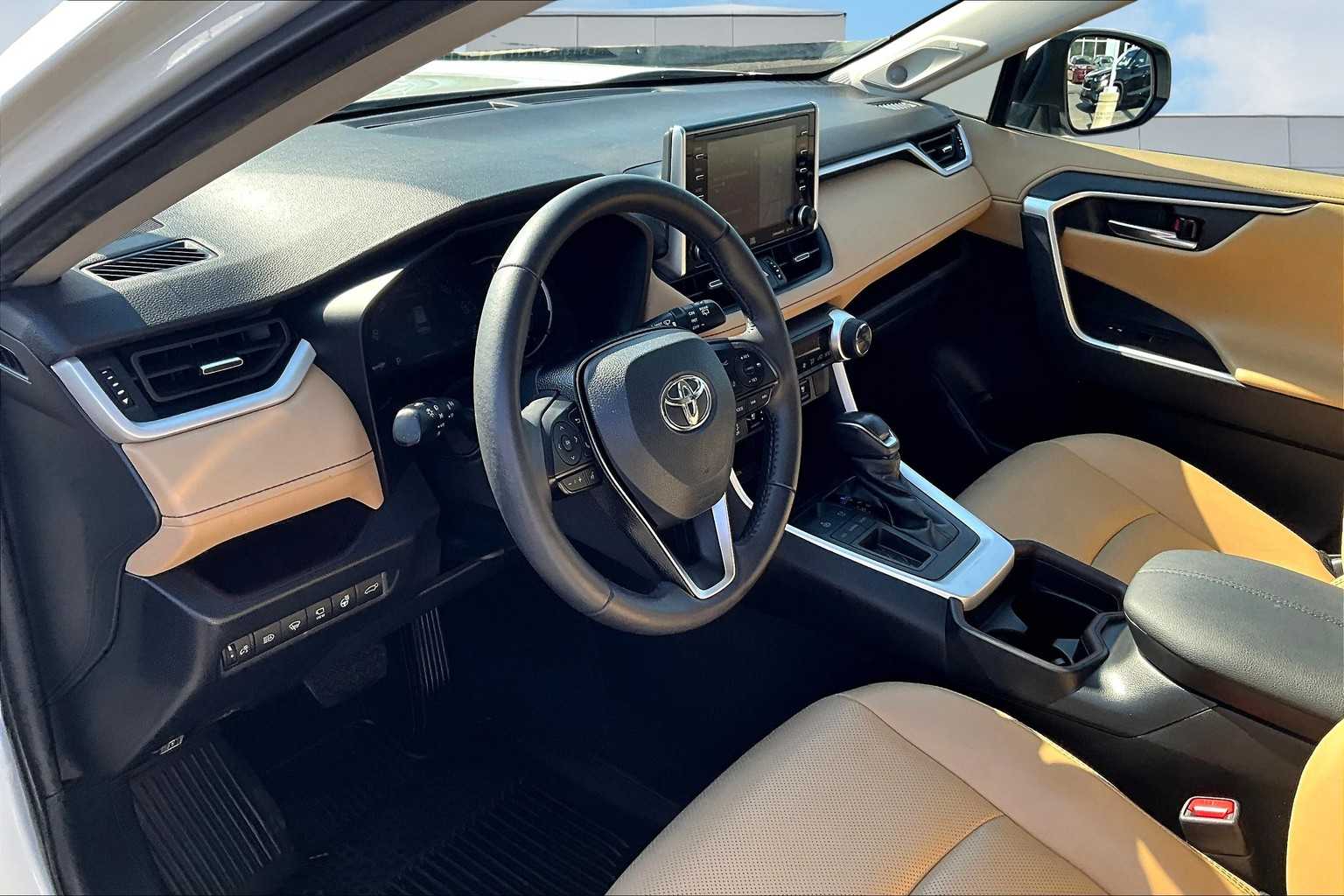 2021 Toyota RAV4 Limited photo 2