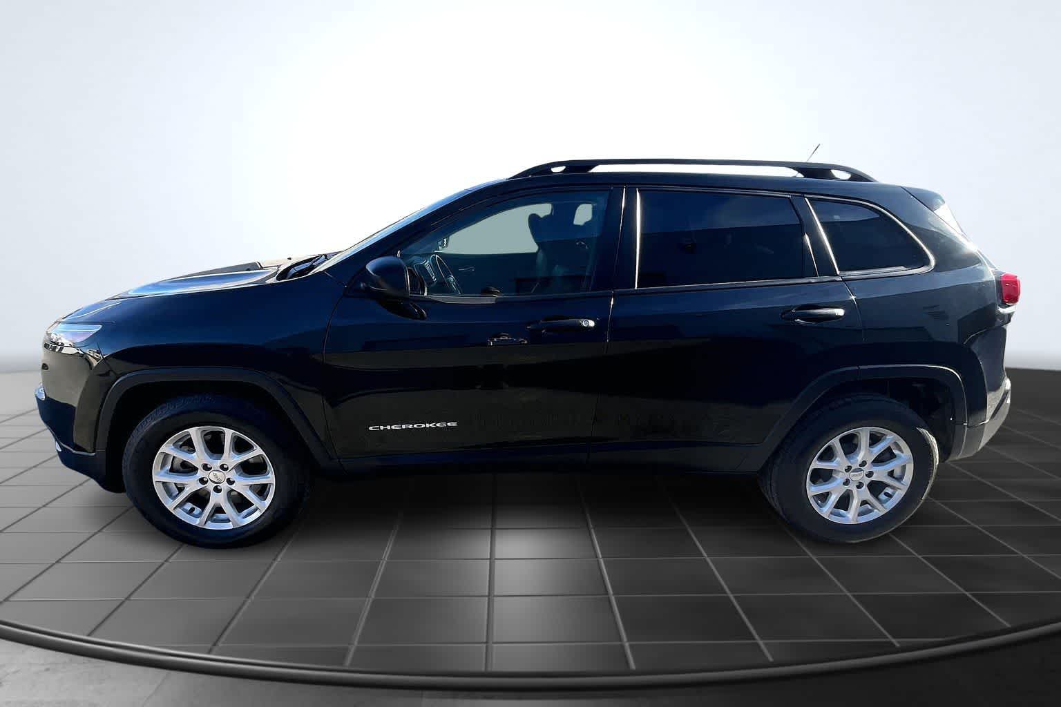 Thumbnail: 2016 Jeep Cherokee - 3