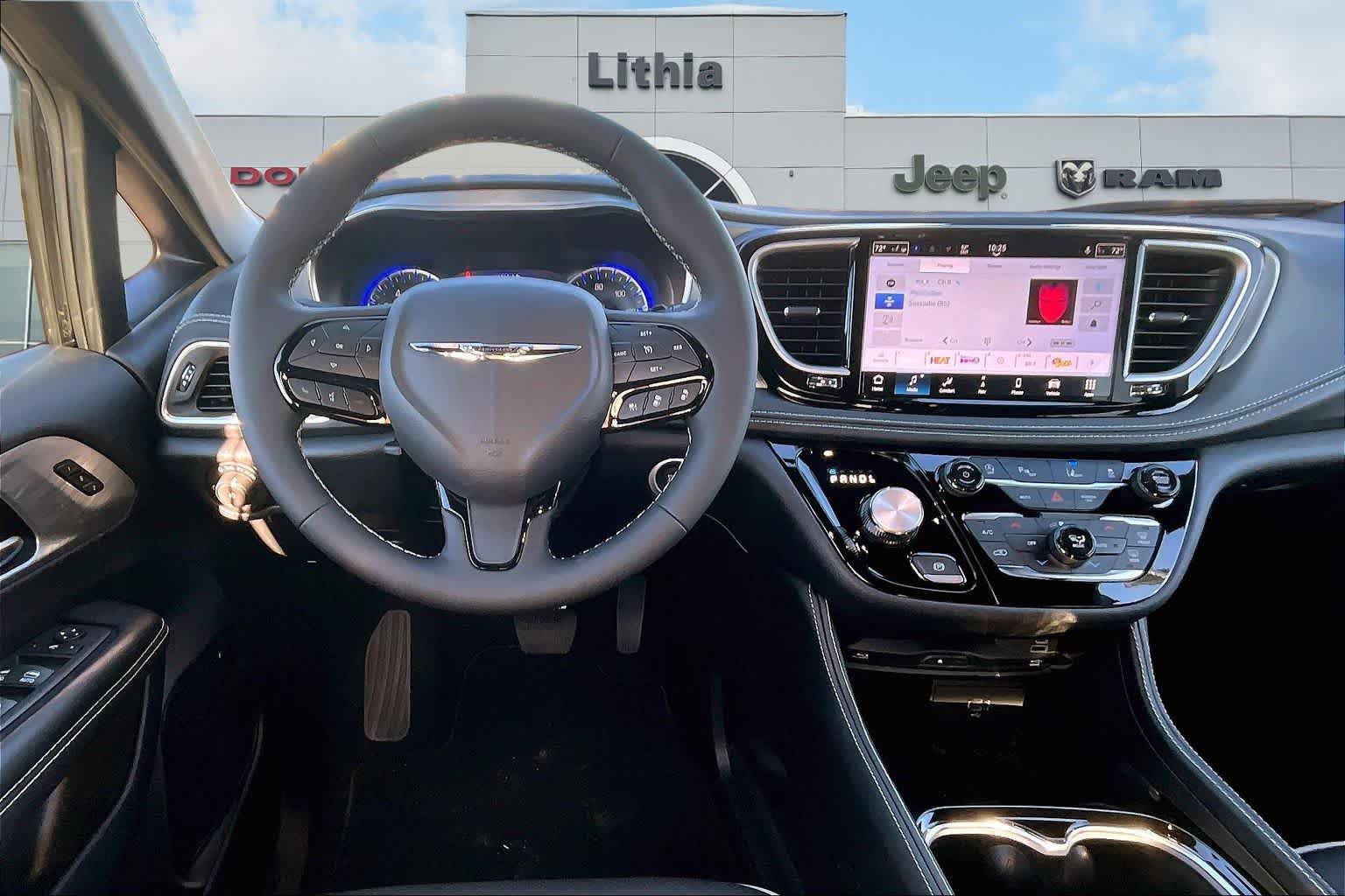 Thumbnail: 2026 Chrysler Pacifica - 15