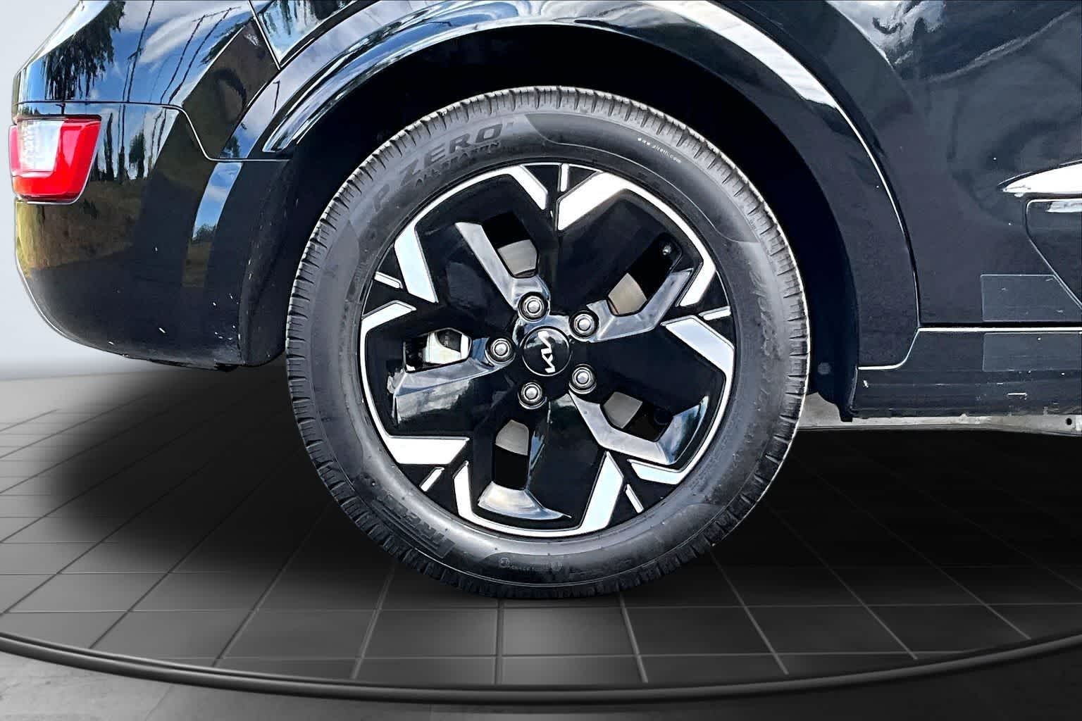 Thumbnail: 2023 Kia Niro - 35