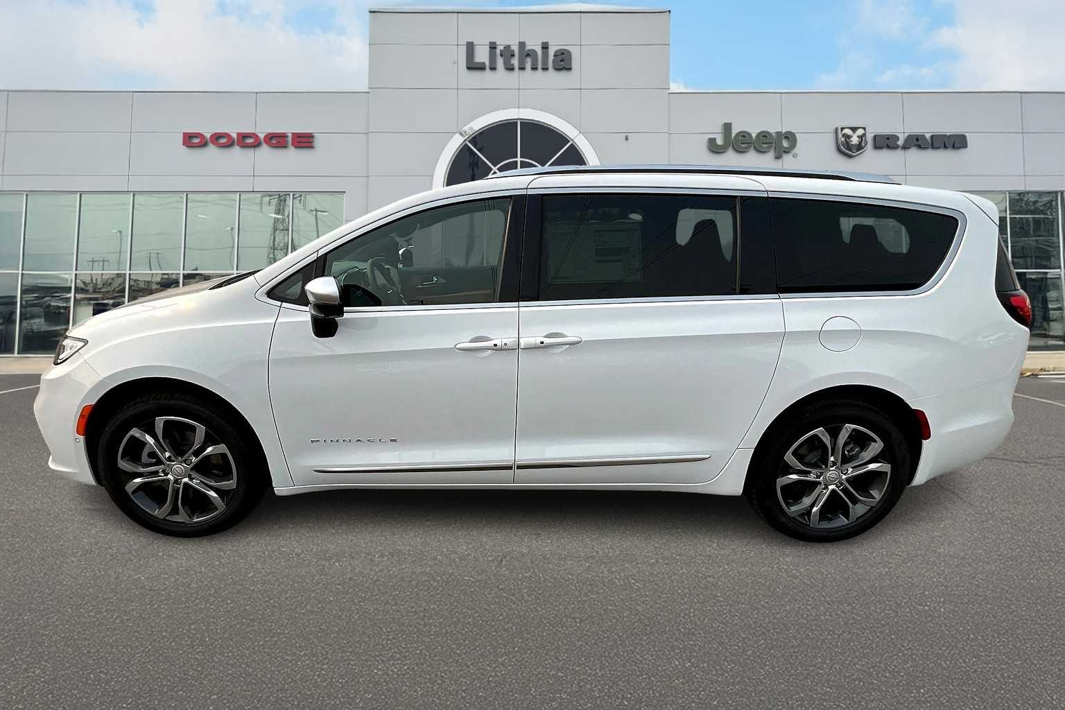 Thumbnail: 2026 Chrysler Pacifica - 3