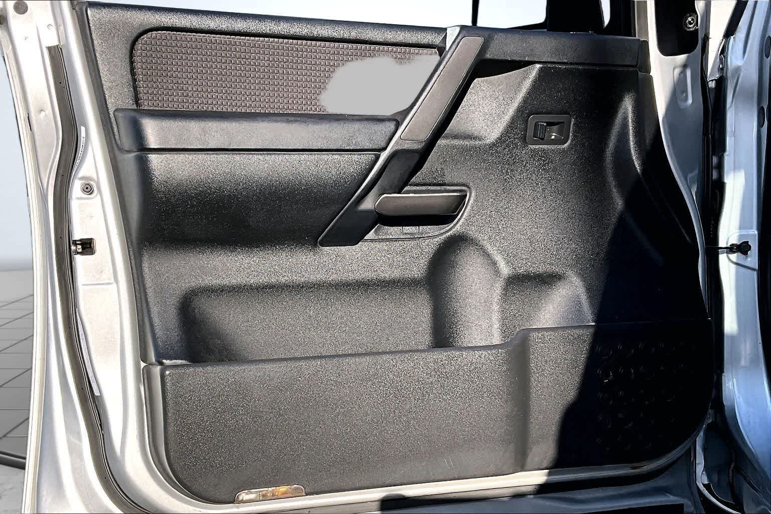 Thumbnail: 2012 Nissan Titan - 28