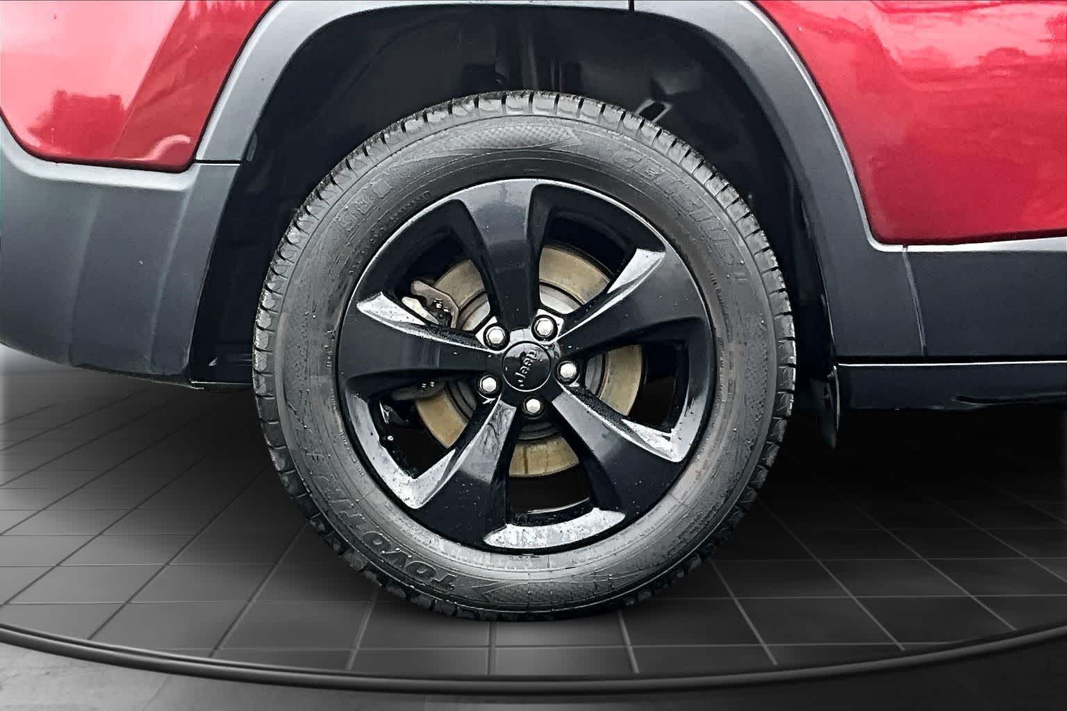 Thumbnail: 2020 Jeep Cherokee - 36