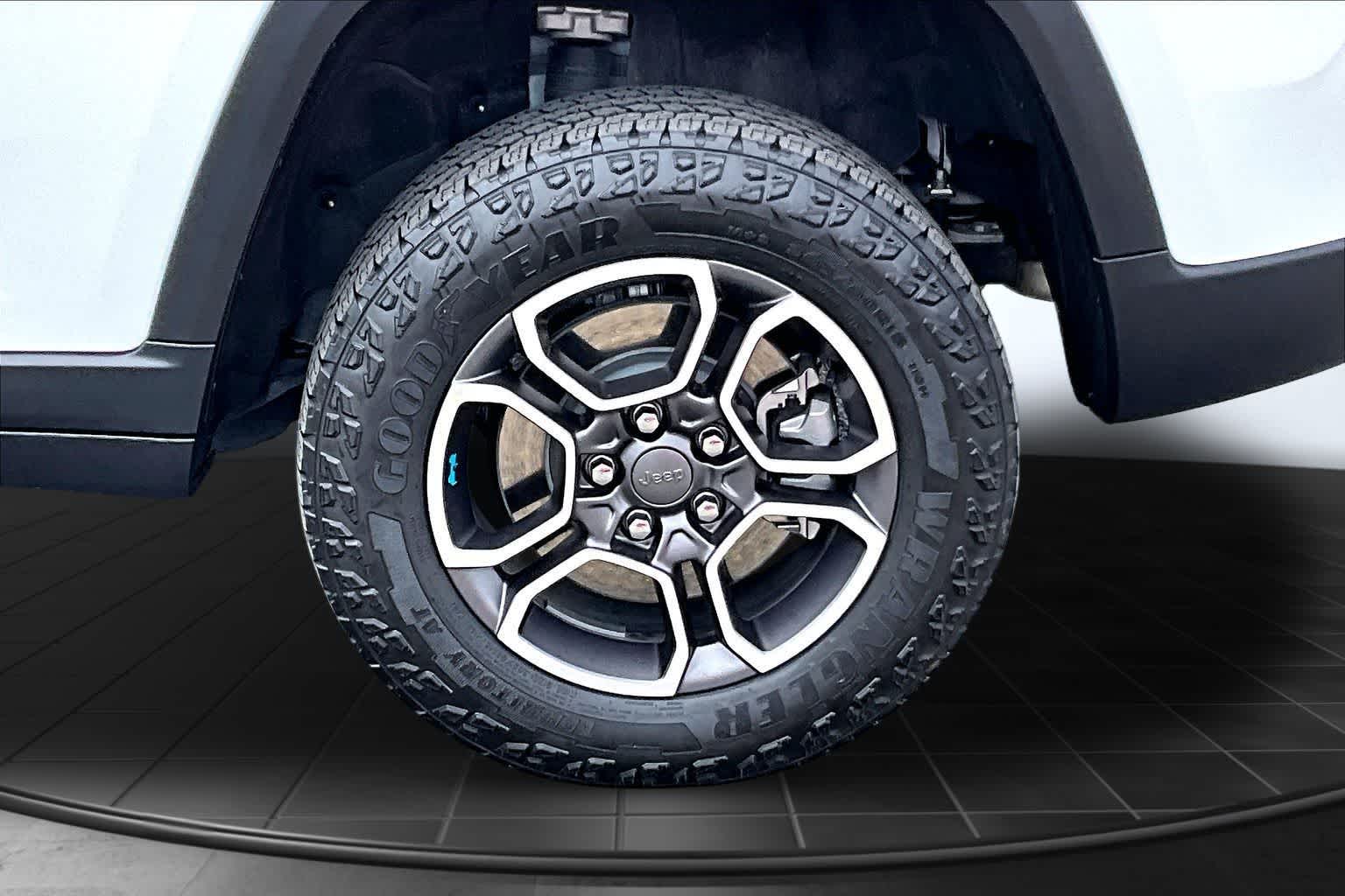 Thumbnail: 2022 Jeep Grand Cherokee - 35