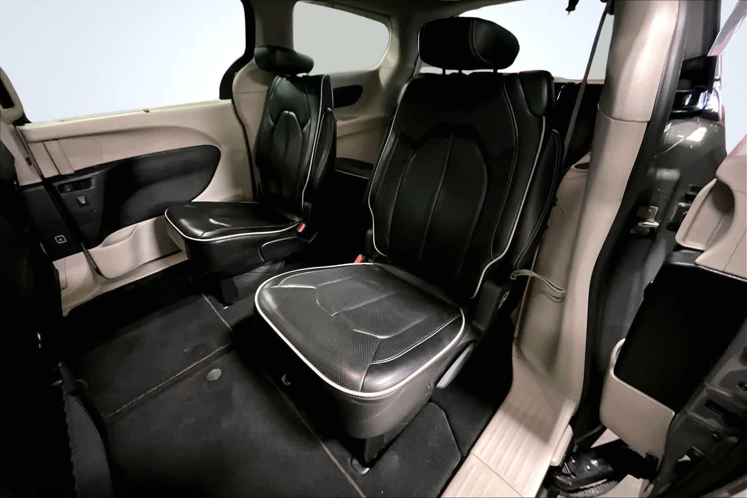 Thumbnail: 2023 Chrysler Pacifica - 13