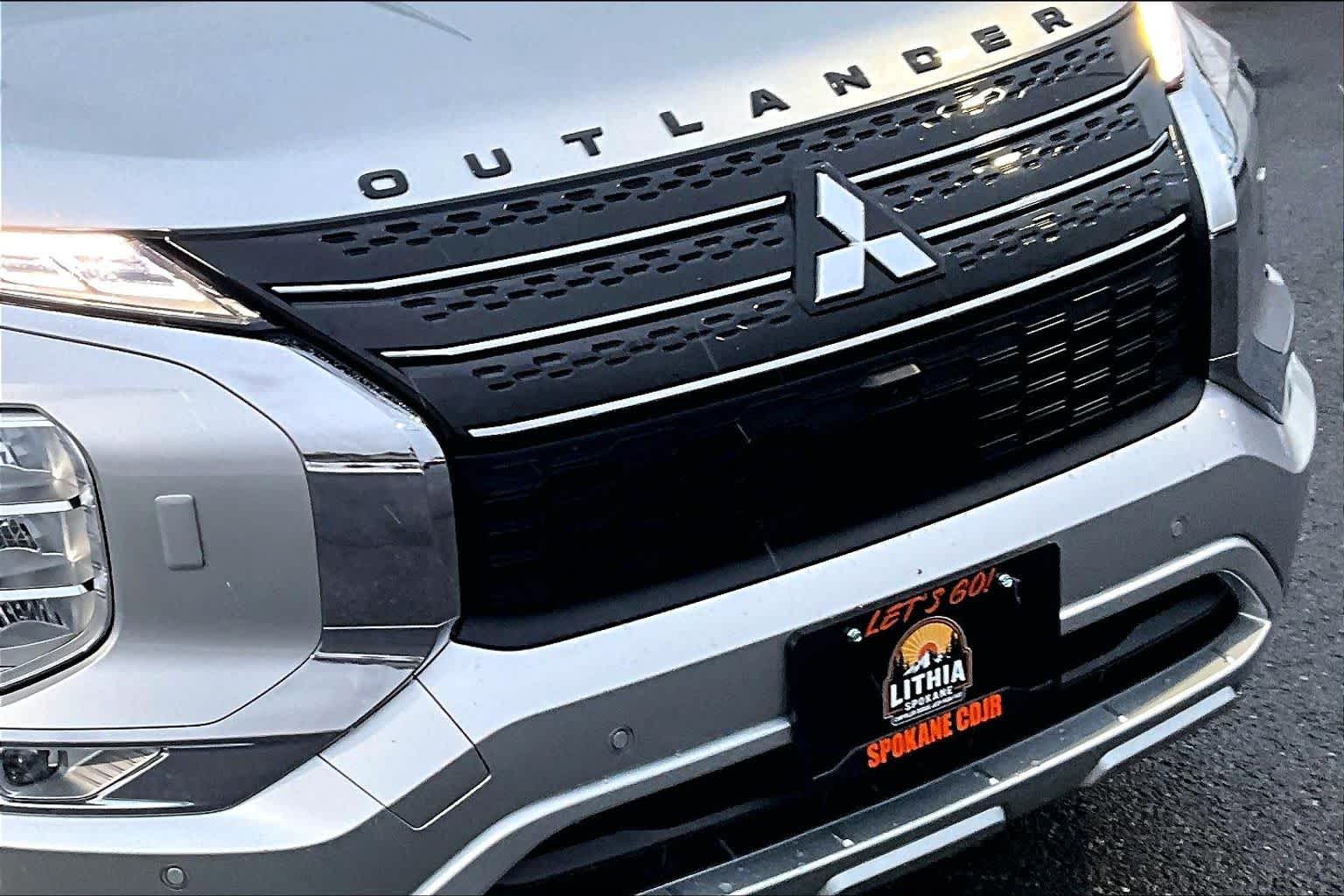 Thumbnail: 2023 Mitsubishi Outlander - 33