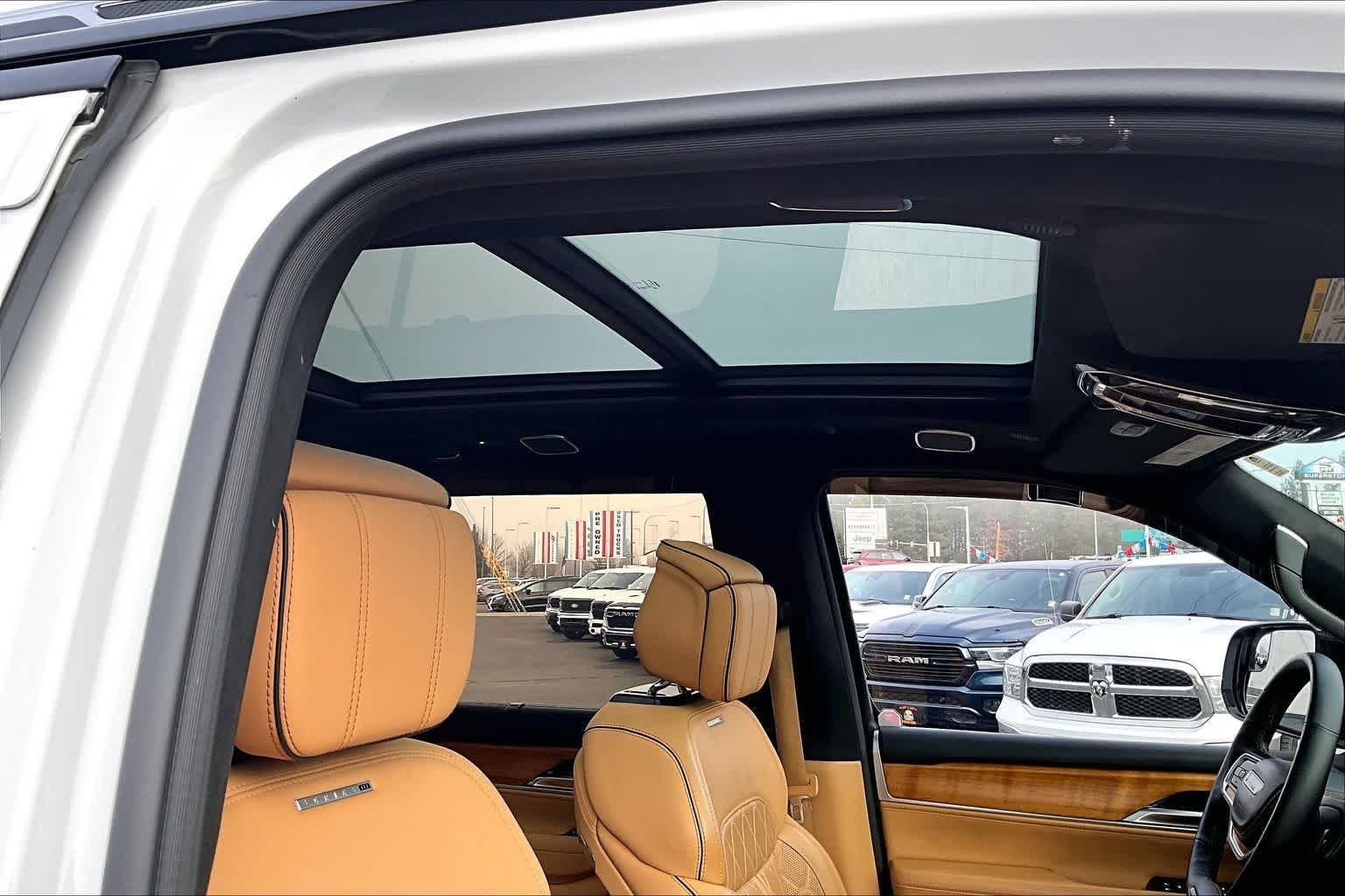 Thumbnail: 2023 Jeep Grand Wagoneer - 30