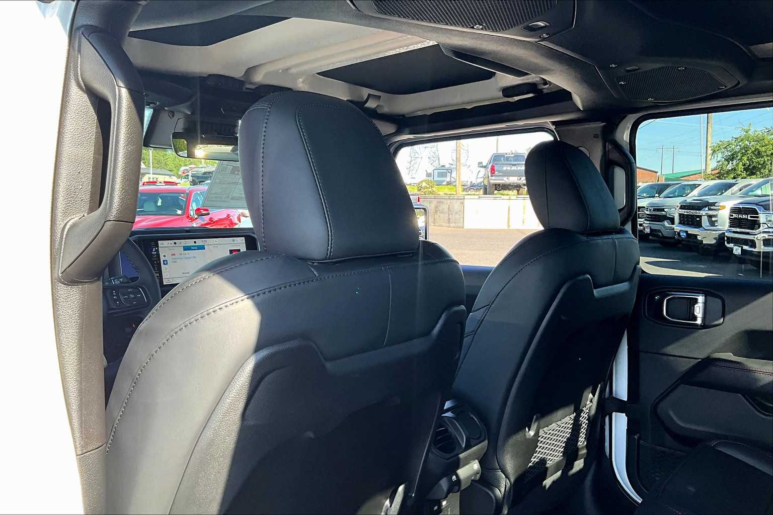 Thumbnail: 2025 Jeep Gladiator - 12