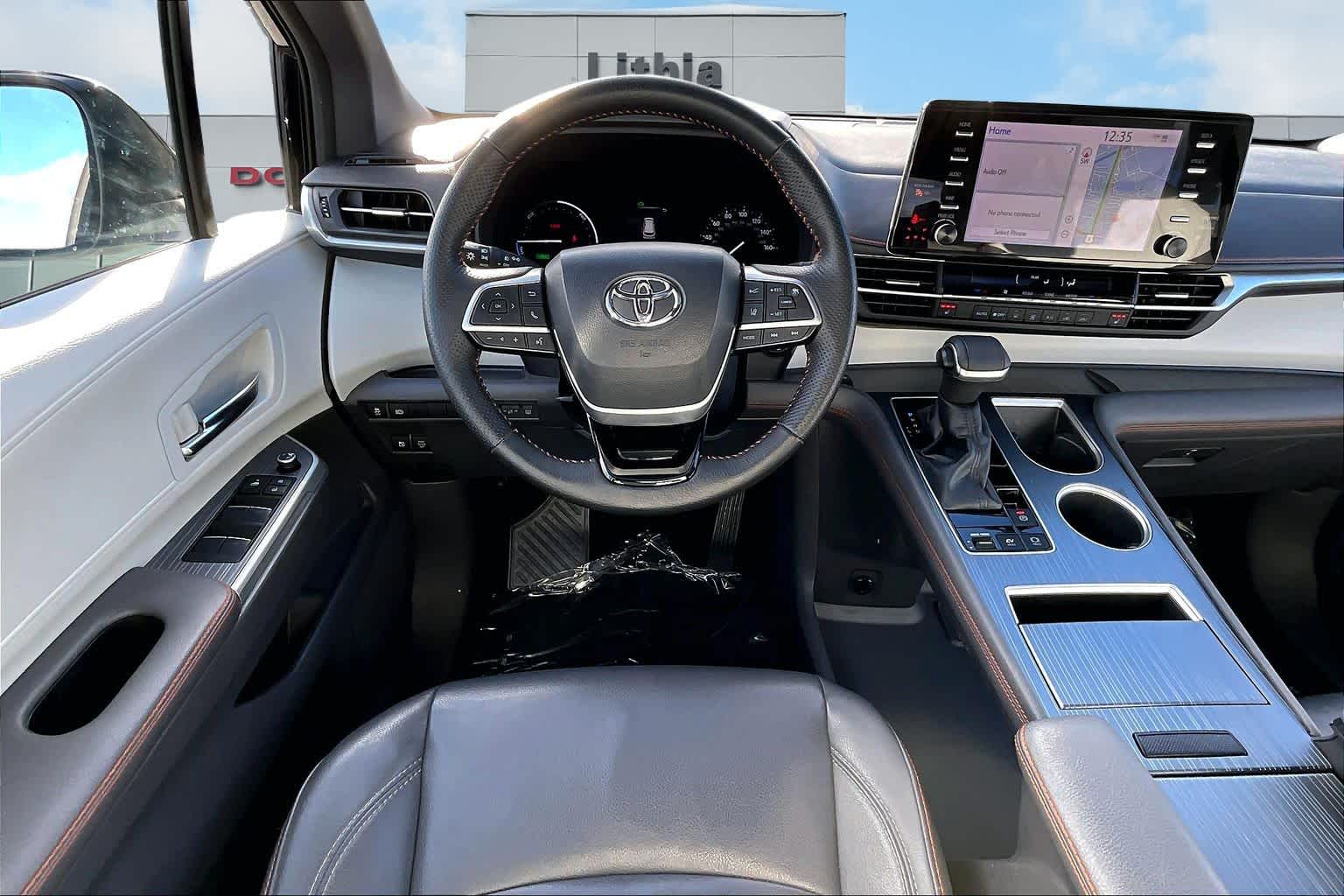 Thumbnail: 2022 Toyota Sienna - 15