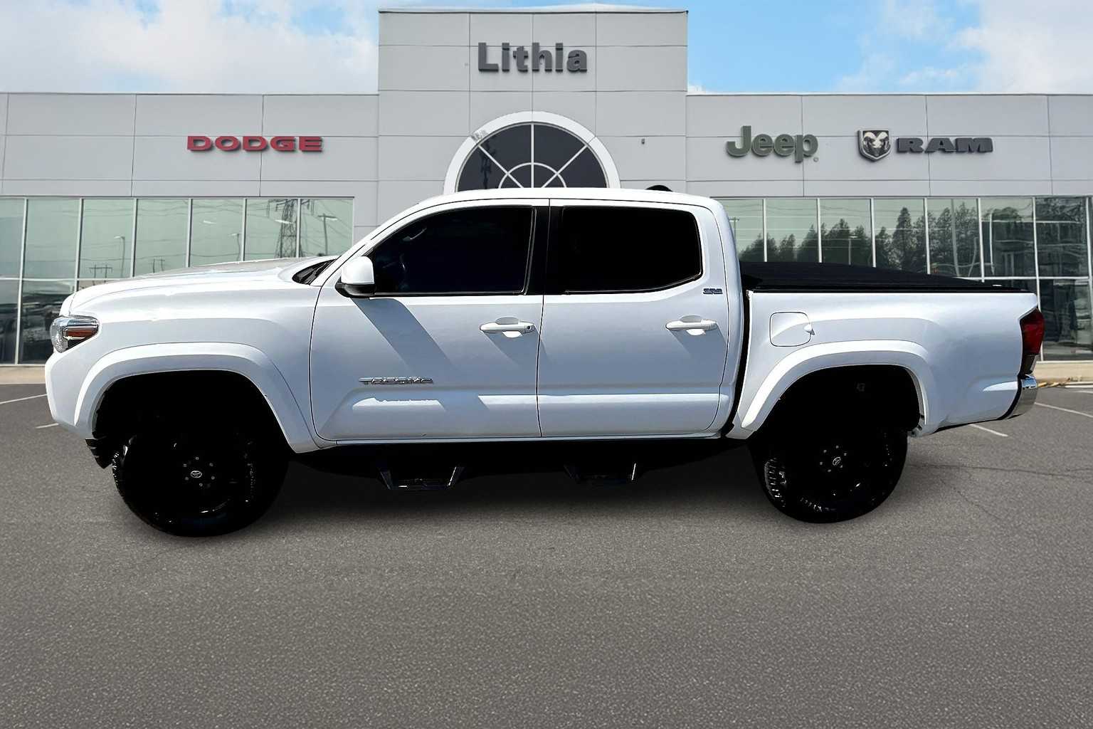 2020 Toyota Tacoma SR5 photo 3
