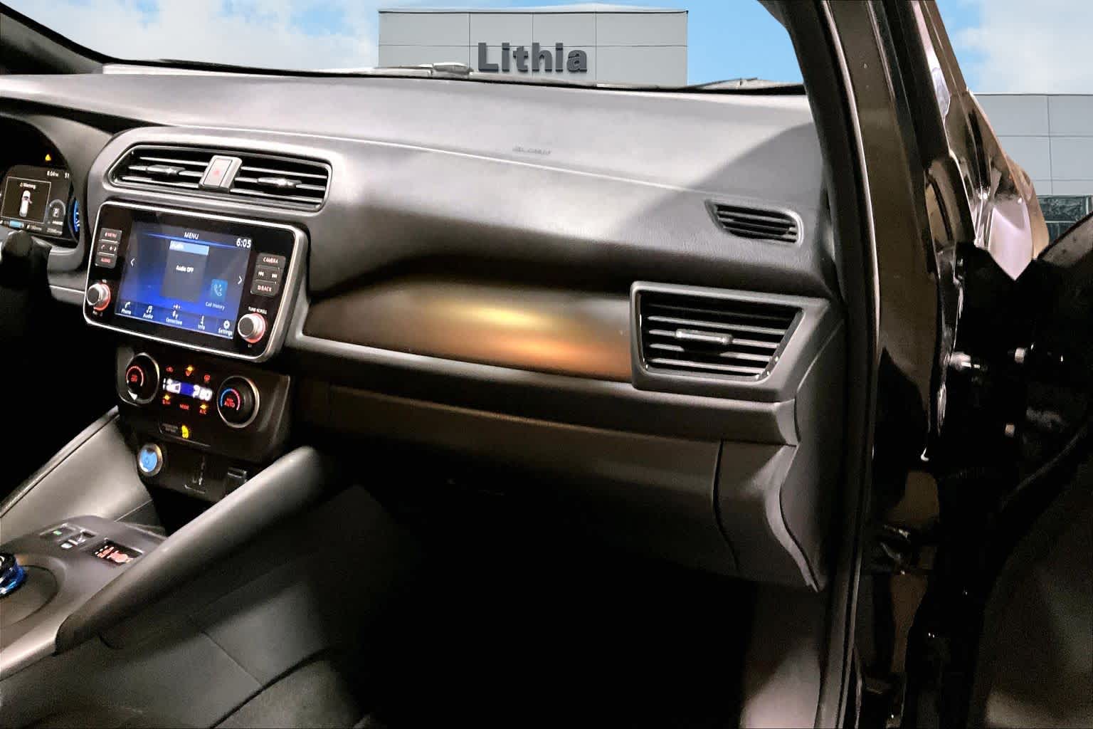 Thumbnail: 2022 Nissan Leaf - 24