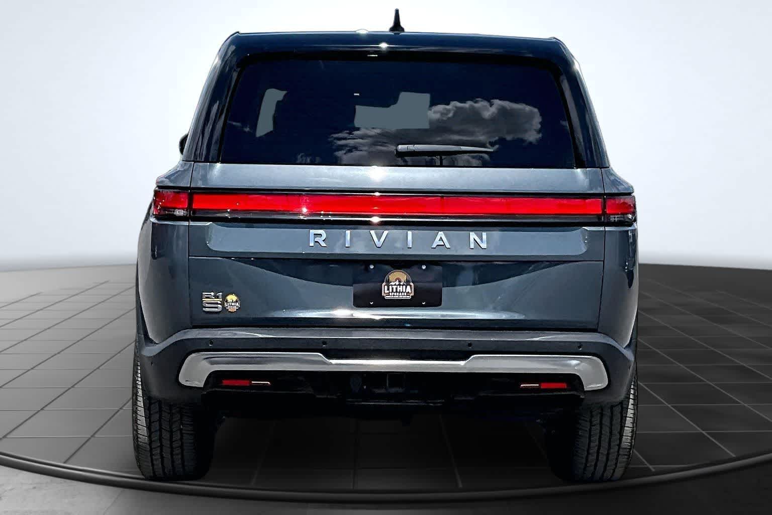 Thumbnail: 2023 Rivian R1S - 4
