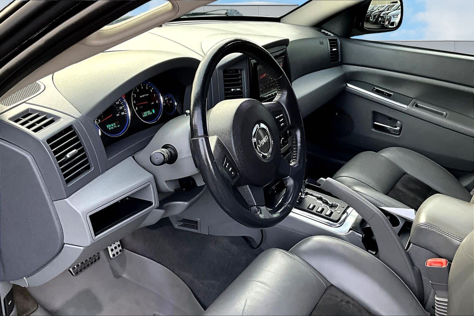 2007 Jeep Grand Cherokee photo 2