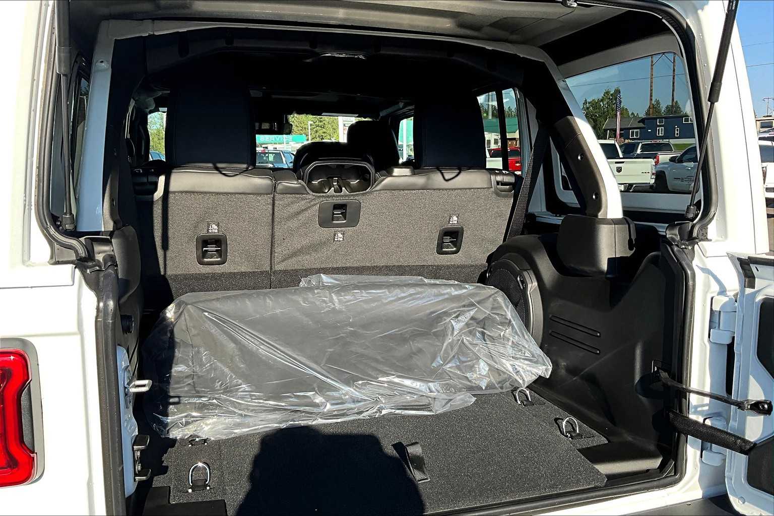 Thumbnail: 2025 Jeep Wrangler - 19