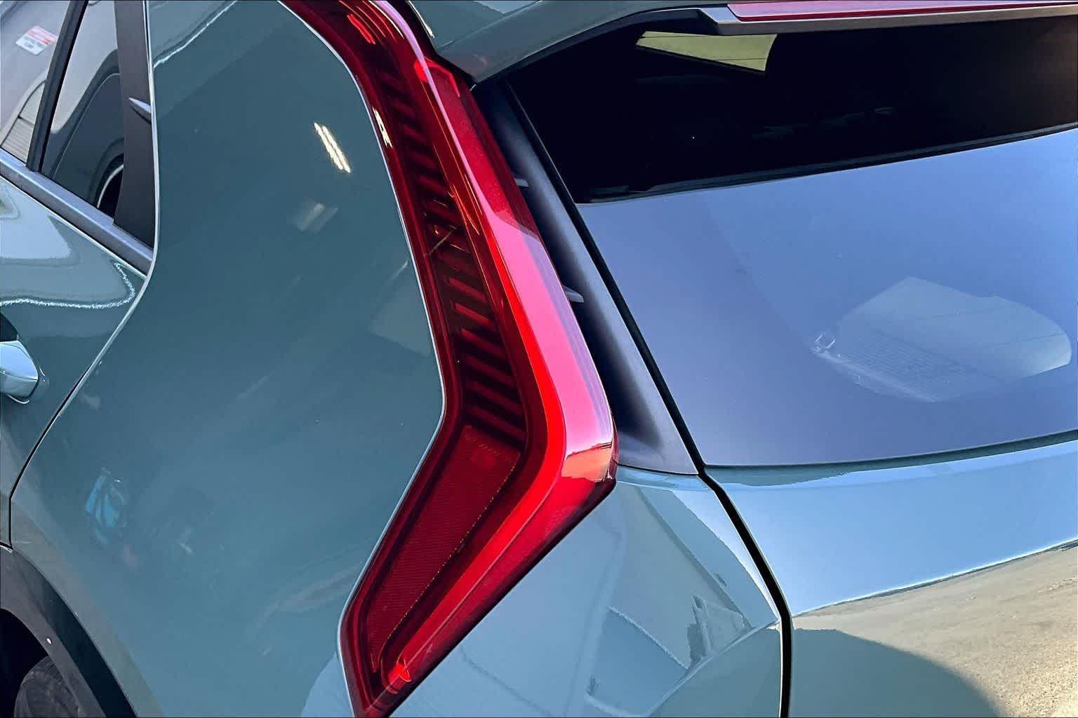 Thumbnail: 2024 Kia Niro - 32