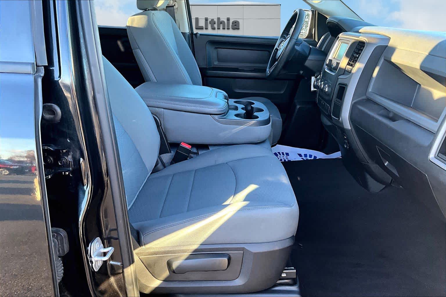 Thumbnail: 2019 RAM 1500 Classic - 14