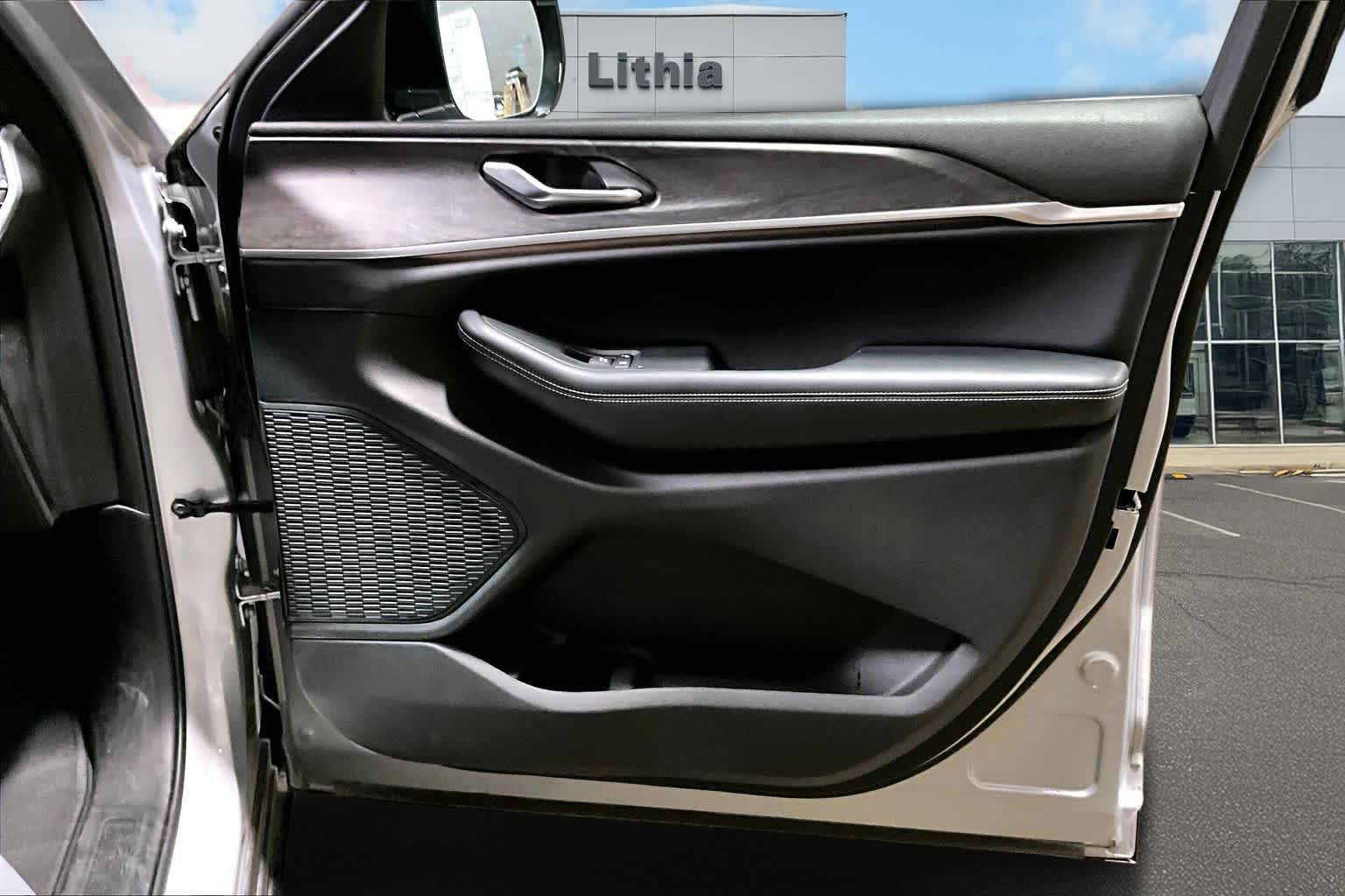 Thumbnail: 2024 Jeep Grand Cherokee L - 29