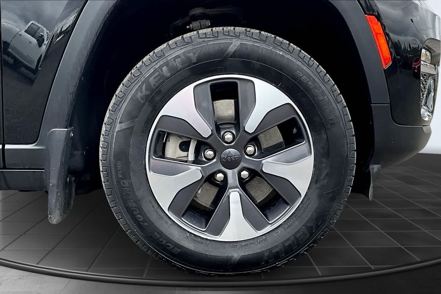 Thumbnail: 2022 Jeep Grand Cherokee - 34