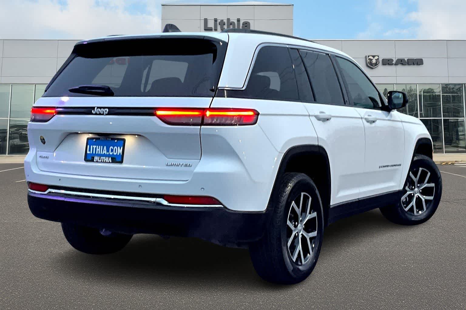 Thumbnail: 2024 Jeep Grand Cherokee - 23