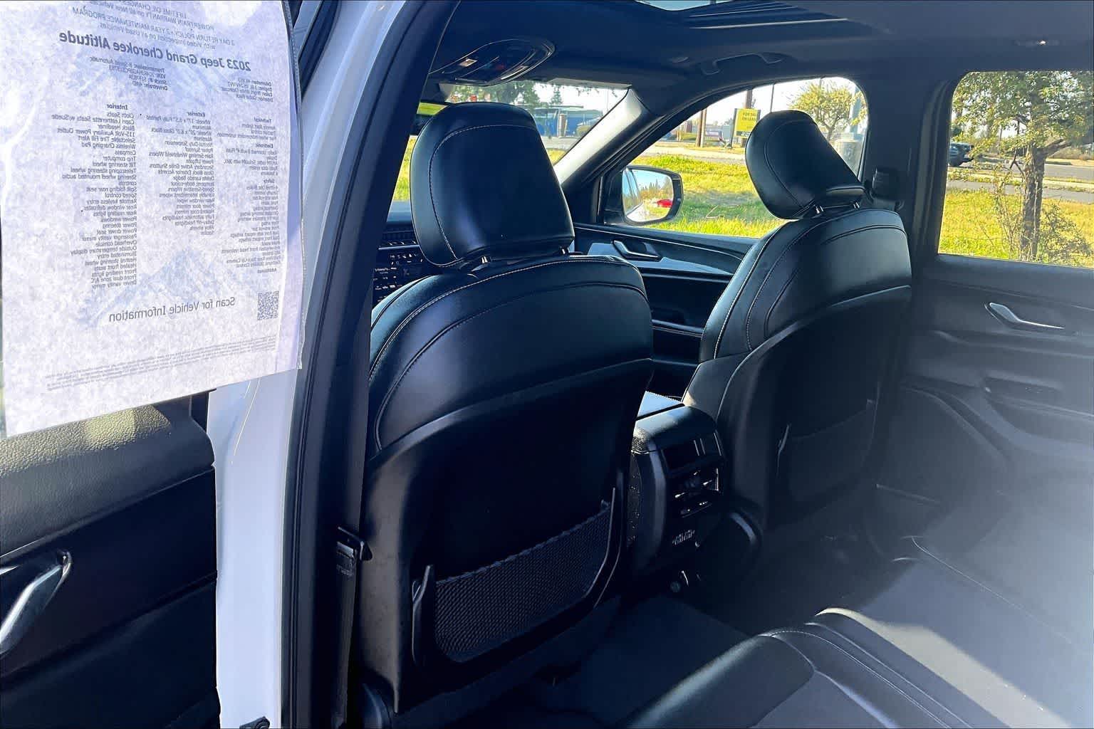 Thumbnail: 2023 Jeep Grand Cherokee - 12