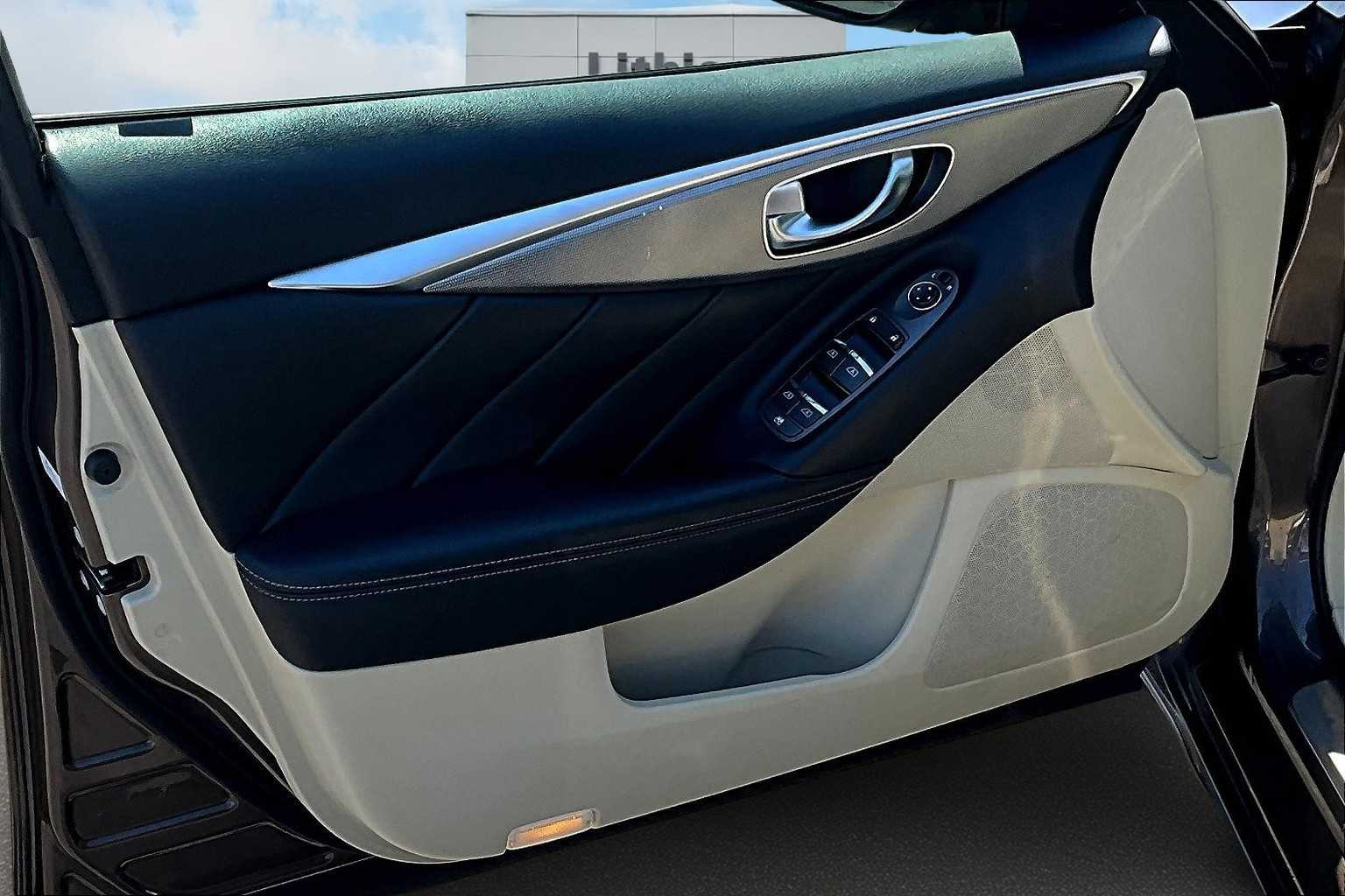 Thumbnail: 2015 INFINITI Q50 - 28