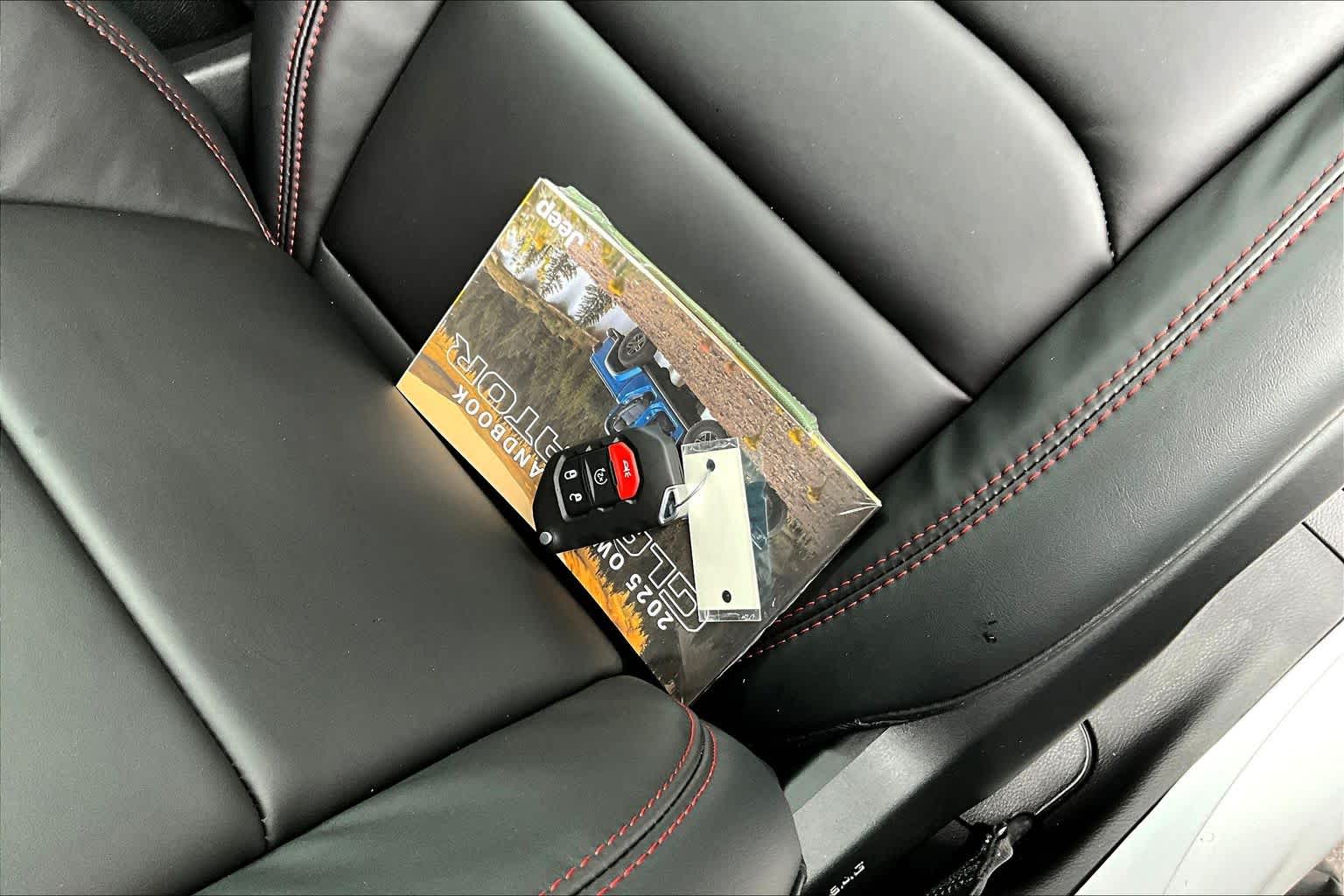 Thumbnail: 2025 Jeep Gladiator - 20