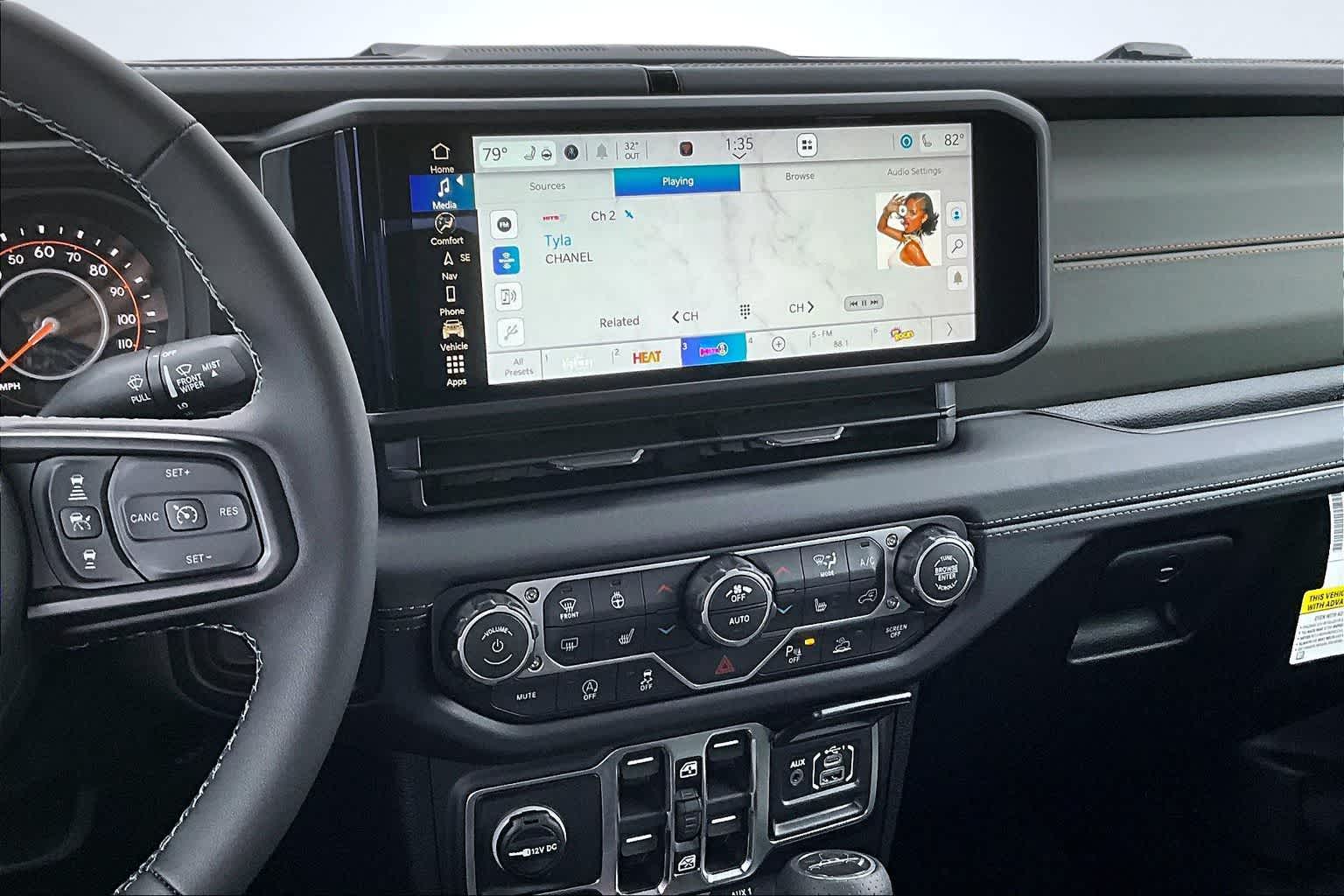 Thumbnail: 2026 Jeep Gladiator - 16