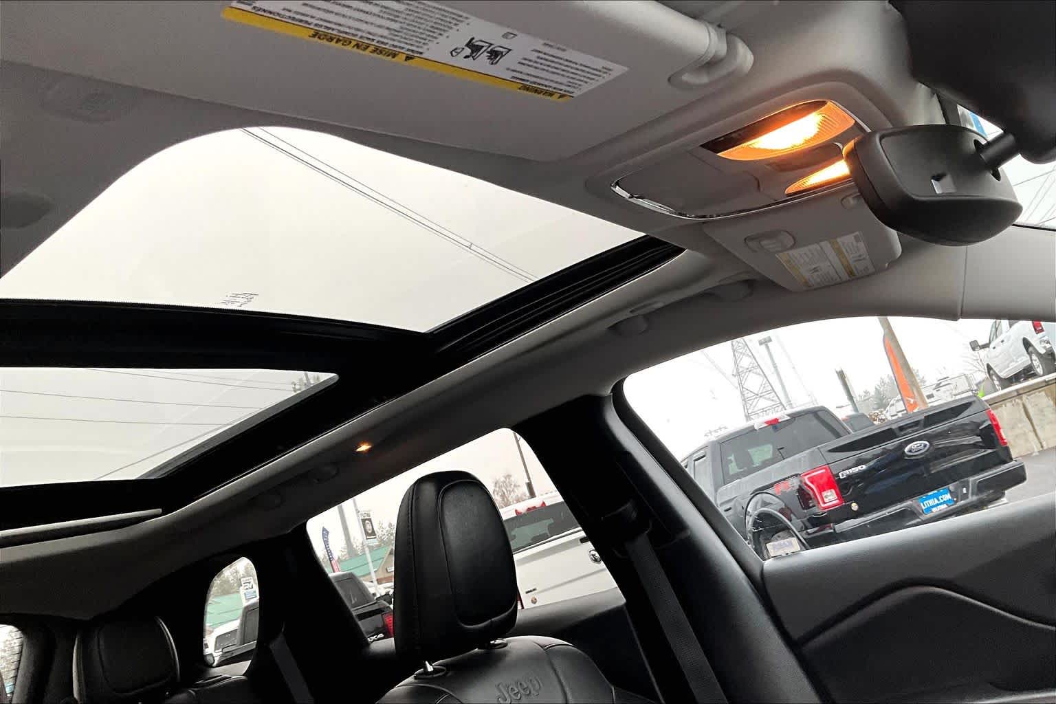 Thumbnail: 2022 Jeep Cherokee - 30