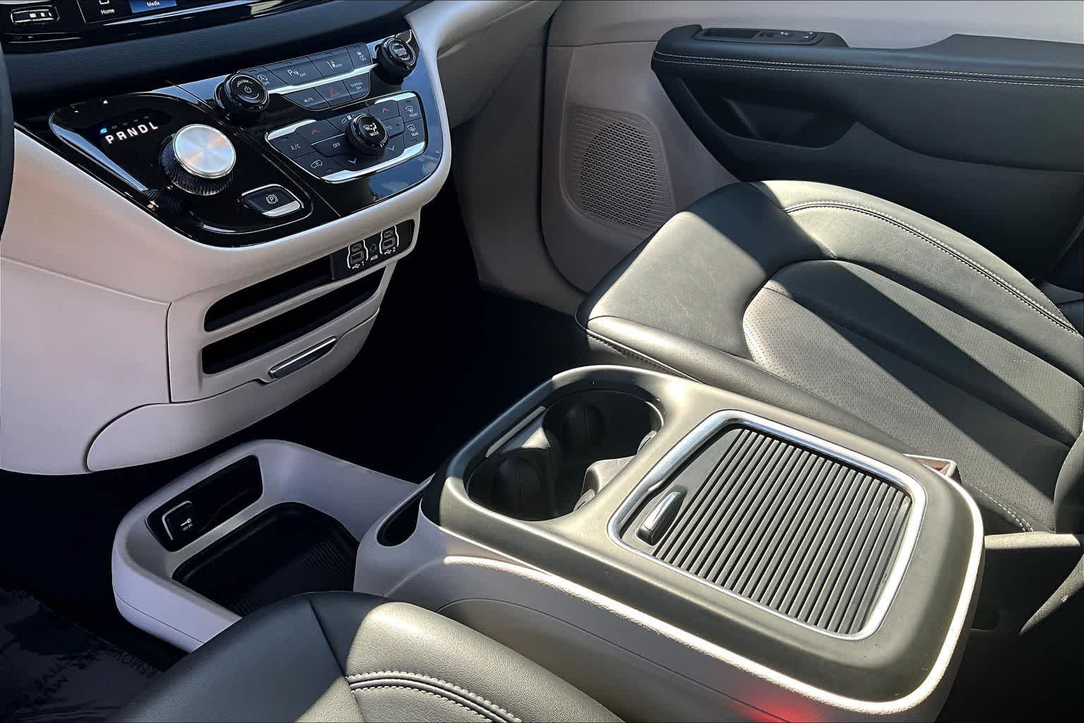 Thumbnail: 2024 Chrysler Pacifica - 17