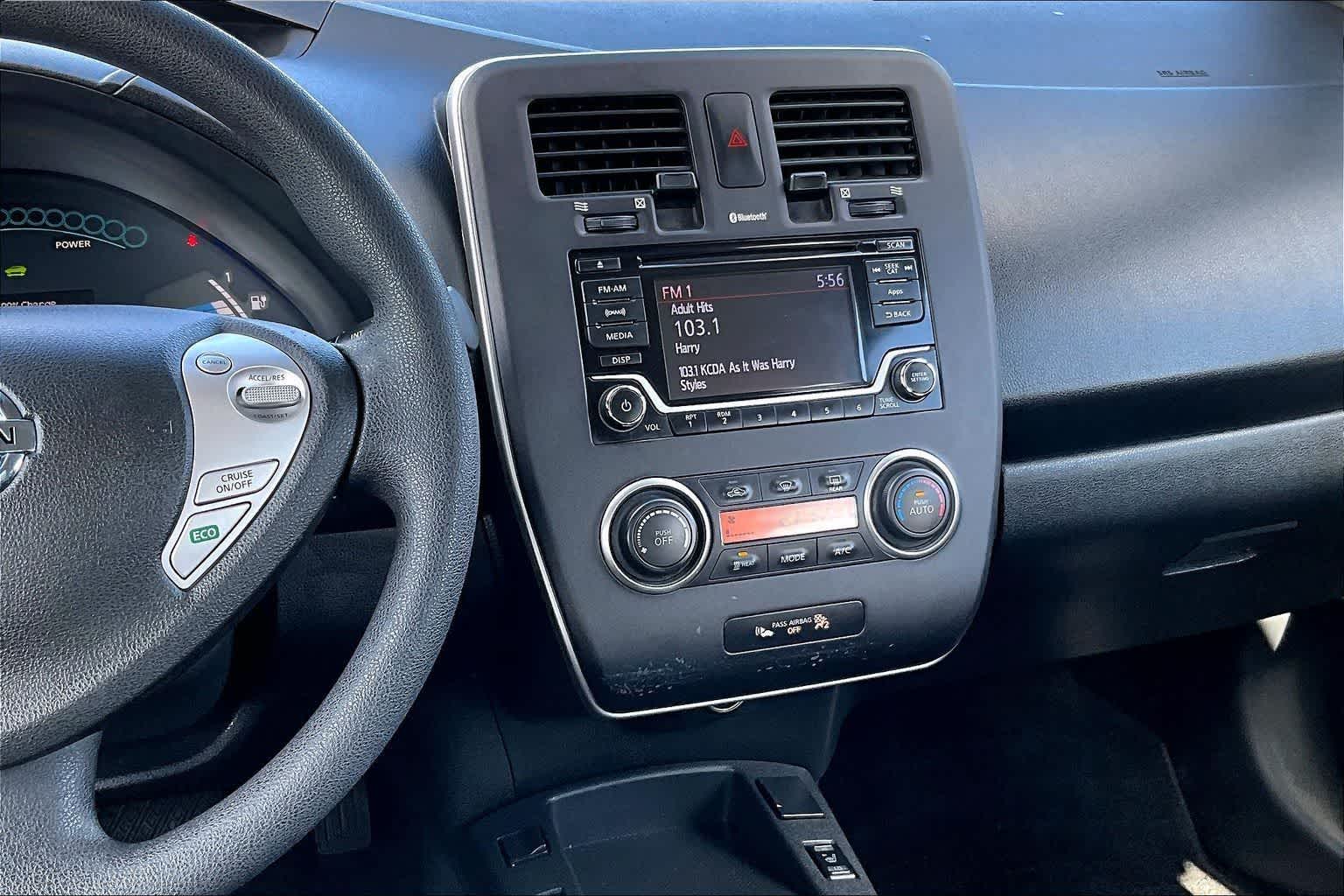 Thumbnail: 2016 Nissan Leaf - 16