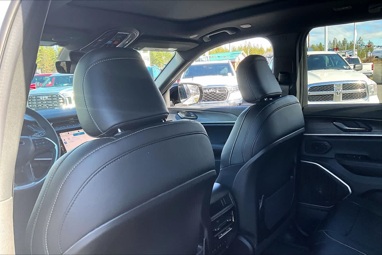 Thumbnail: 2026 Jeep Grand Cherokee - 12