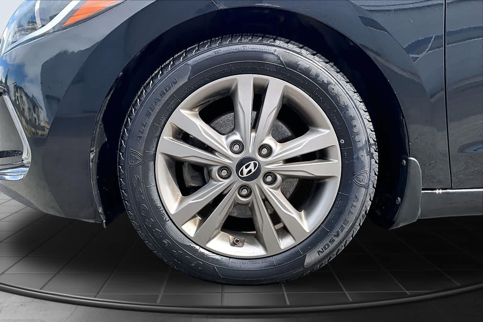 Thumbnail: 2017 Hyundai Elantra - 8