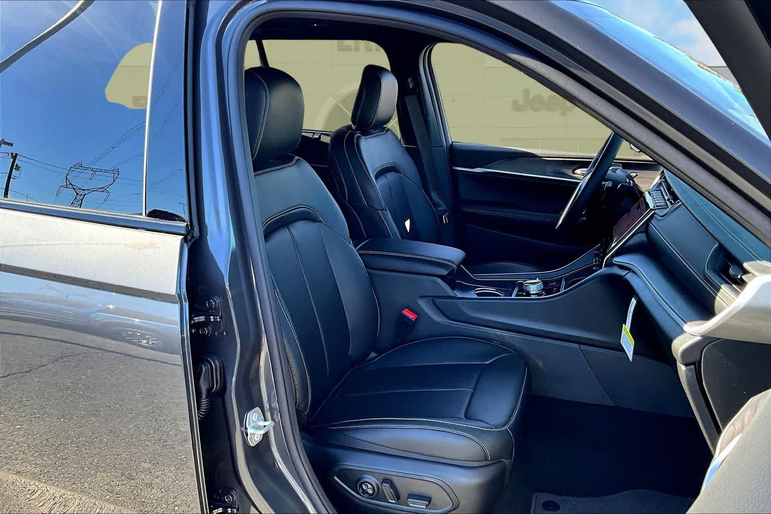 Thumbnail: 2025 Jeep Grand Cherokee - 14