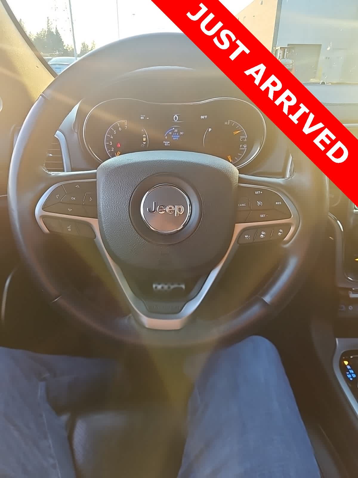 Thumbnail: 2018 Jeep Grand Cherokee - 9
